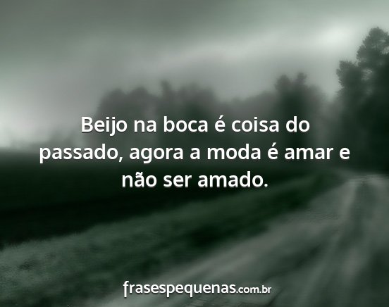 Beijo na boca é coisa do passado, agora a moda...