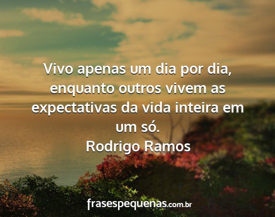 Rodrigo Ramos - Vivo apenas um dia por dia, enquanto outros vivem...